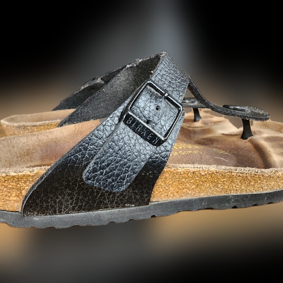 Birkenstock EUC 39 black pebbled Birko-flor leather Gizeh sandals $100 MSRP - Picture 5 of 16